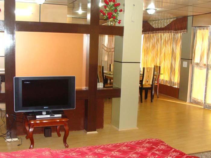 Hotel Crystal Palace Dhanaulti Bagian luar foto