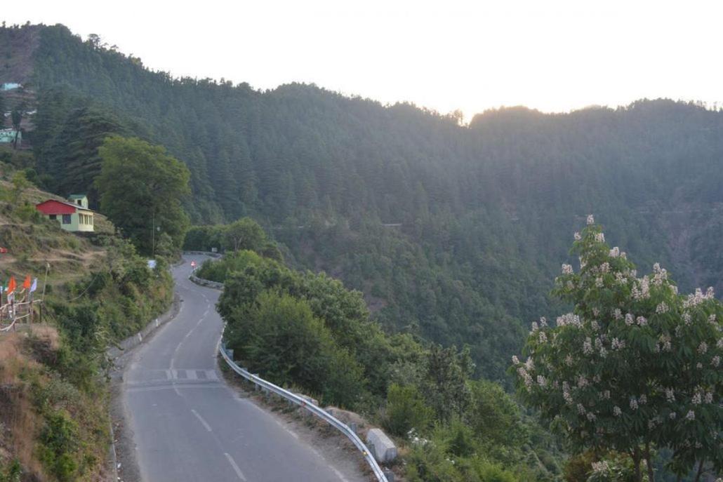 Hotel Crystal Palace Dhanaulti Bagian luar foto