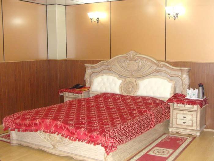 Hotel Crystal Palace Dhanaulti Bagian luar foto