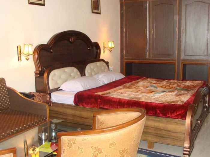 Hotel Crystal Palace Dhanaulti Bagian luar foto