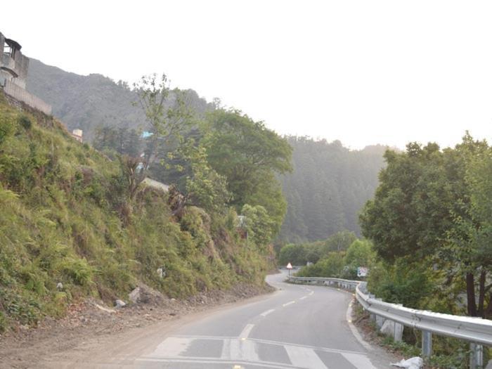 Hotel Crystal Palace Dhanaulti Bagian luar foto