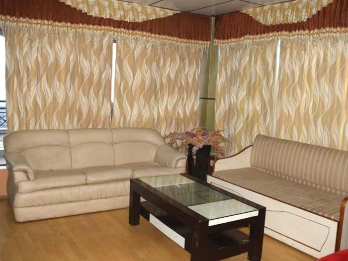 Hotel Crystal Palace Dhanaulti Bagian luar foto