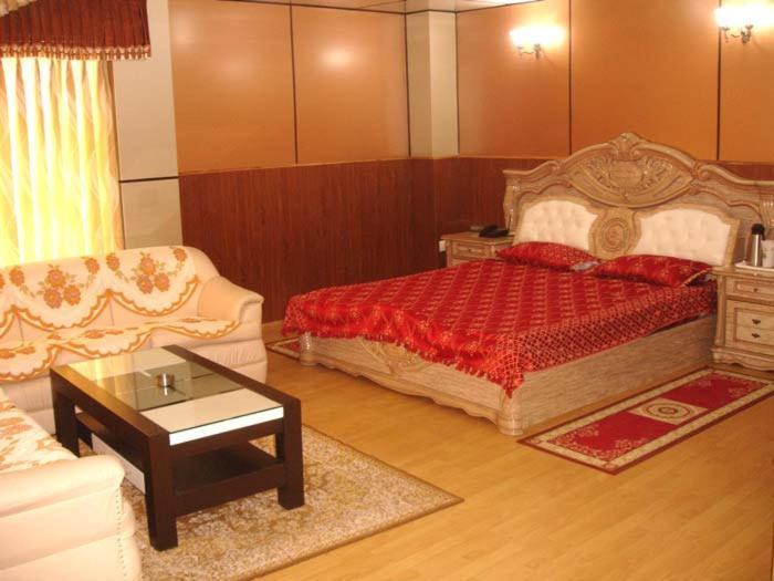 Hotel Crystal Palace Dhanaulti Bagian luar foto