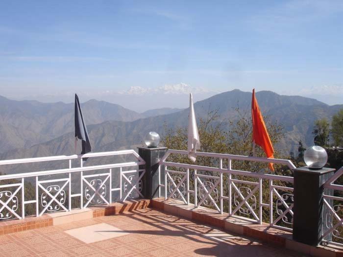 Hotel Crystal Palace Dhanaulti Bagian luar foto