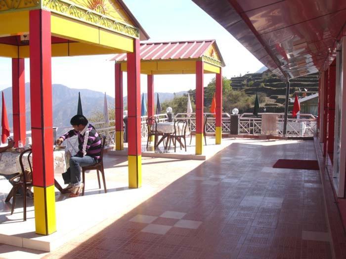 Hotel Crystal Palace Dhanaulti Bagian luar foto